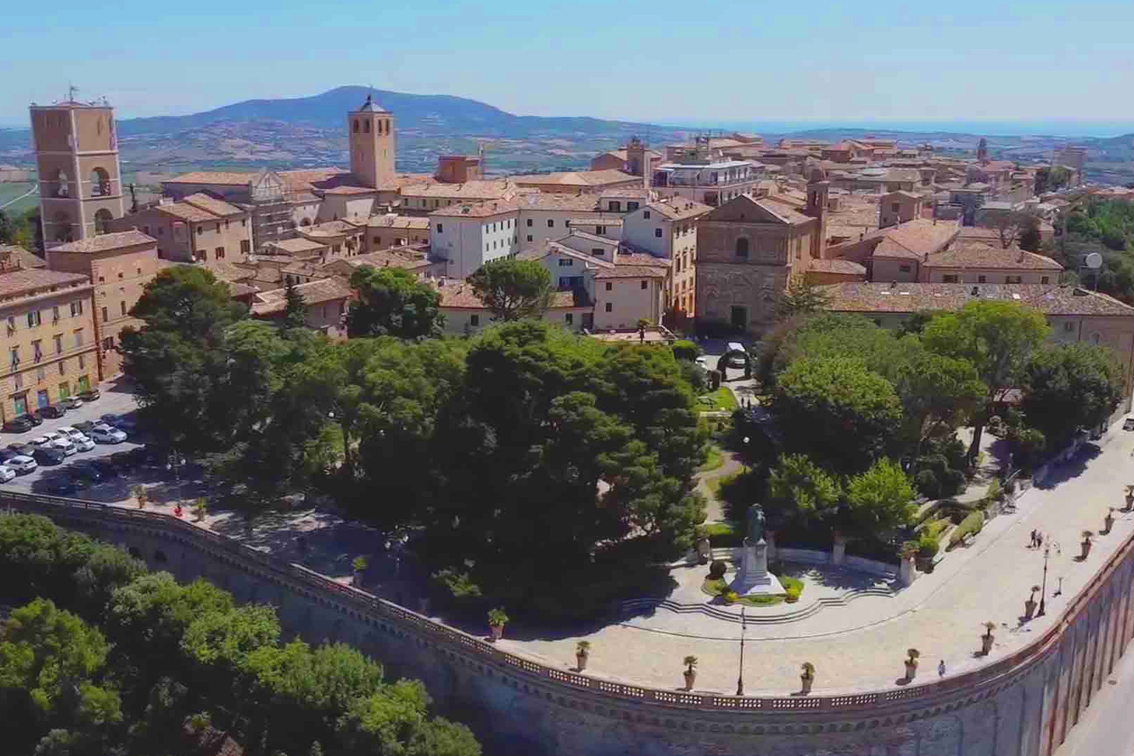 Le dimissioni del Sindaco Pirani: finalmente un passo verso la fine della paralisi amministrativa di Osimo